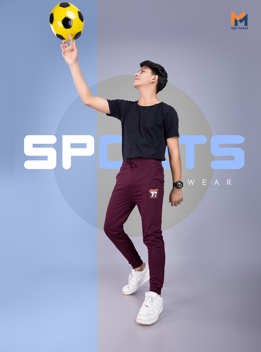 Maroon solid regular-fit joggers has an elasticated waistband with drawstring closur 2 pockets,Regular-Fit and cuffed hems